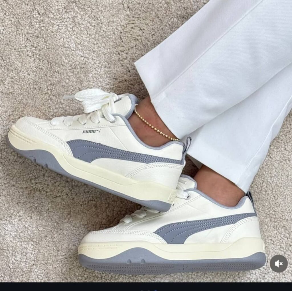 Woman puma style sneakers
